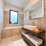 Apartment Cozy Forrest-side 2br Walking Distance From Old Town - Free Parking & Patio