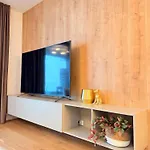 Cozy Forrest-side 2br Walking Distance From Old Town - Free Parking & Patio براشوف