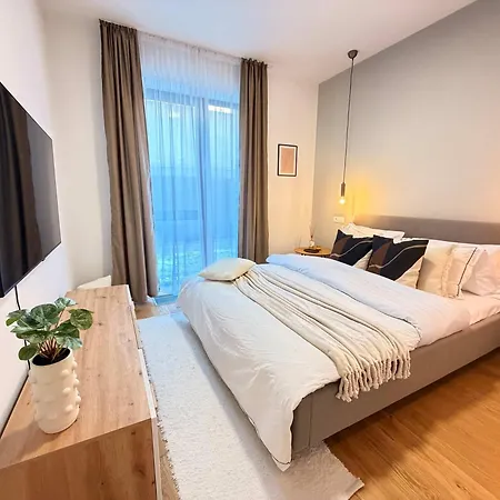 Apartment Cozy Forrest-side 2br Walking Distance From Old Town - Free Parking & Patio