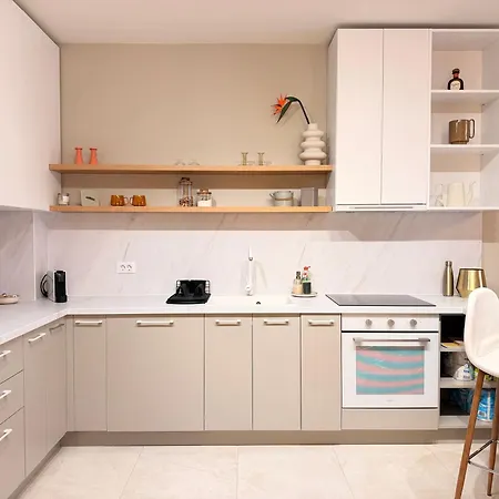 Cozy Forrest-side 2br Walking Distance From Old Town - Free Parking & Patio براشوف