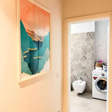 Cozy Forrest-side 2br Walking Distance From Old Town - Free Parking & Patio Apartment *