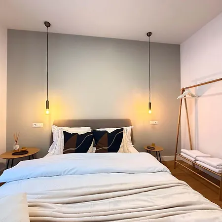 Cozy Forrest-side 2br Walking Distance From Old Town - Free Parking & Patio Brasov