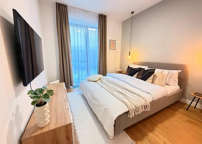 Apartment Cozy Forrest-side 2br Walking Distance From Old Town - Free Parking & Patio