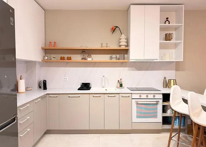 Cozy Forrest-side 2br Walking Distance From Old Town - Free Parking & Patio Brasov