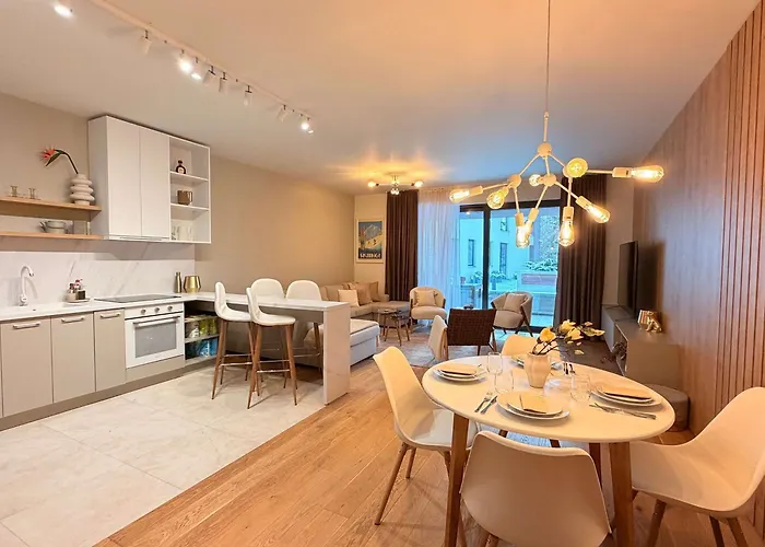 Cozy Forrest-side 2br Walking Distance From Old Town - Free Parking & Patio Brasov