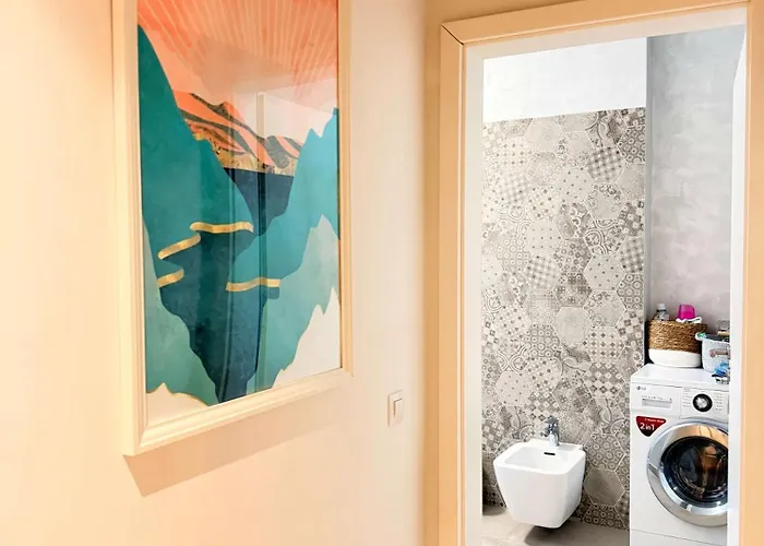 Cozy Forrest-side 2br Walking Distance From Old Town - Free Parking & Patio Apartment *